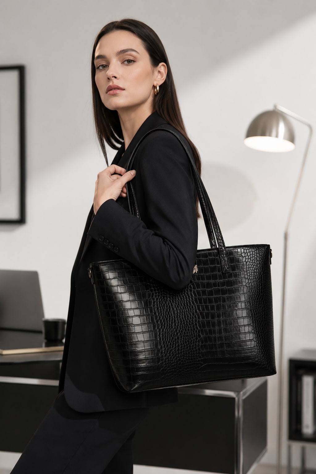 Amber Large Tote Bag - Black view 2