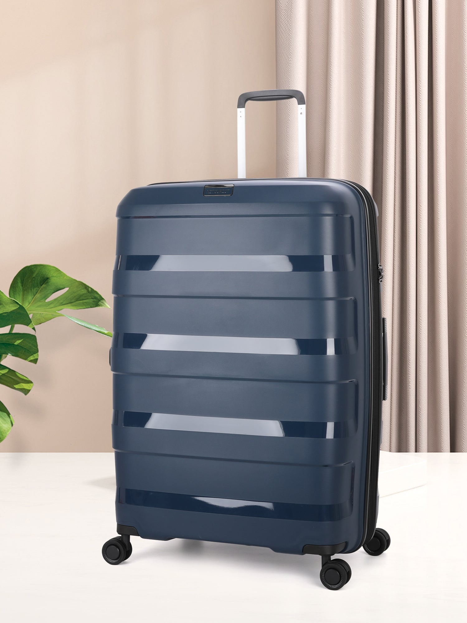 NZTourist Aero Lite 68cm Suitcase view 17