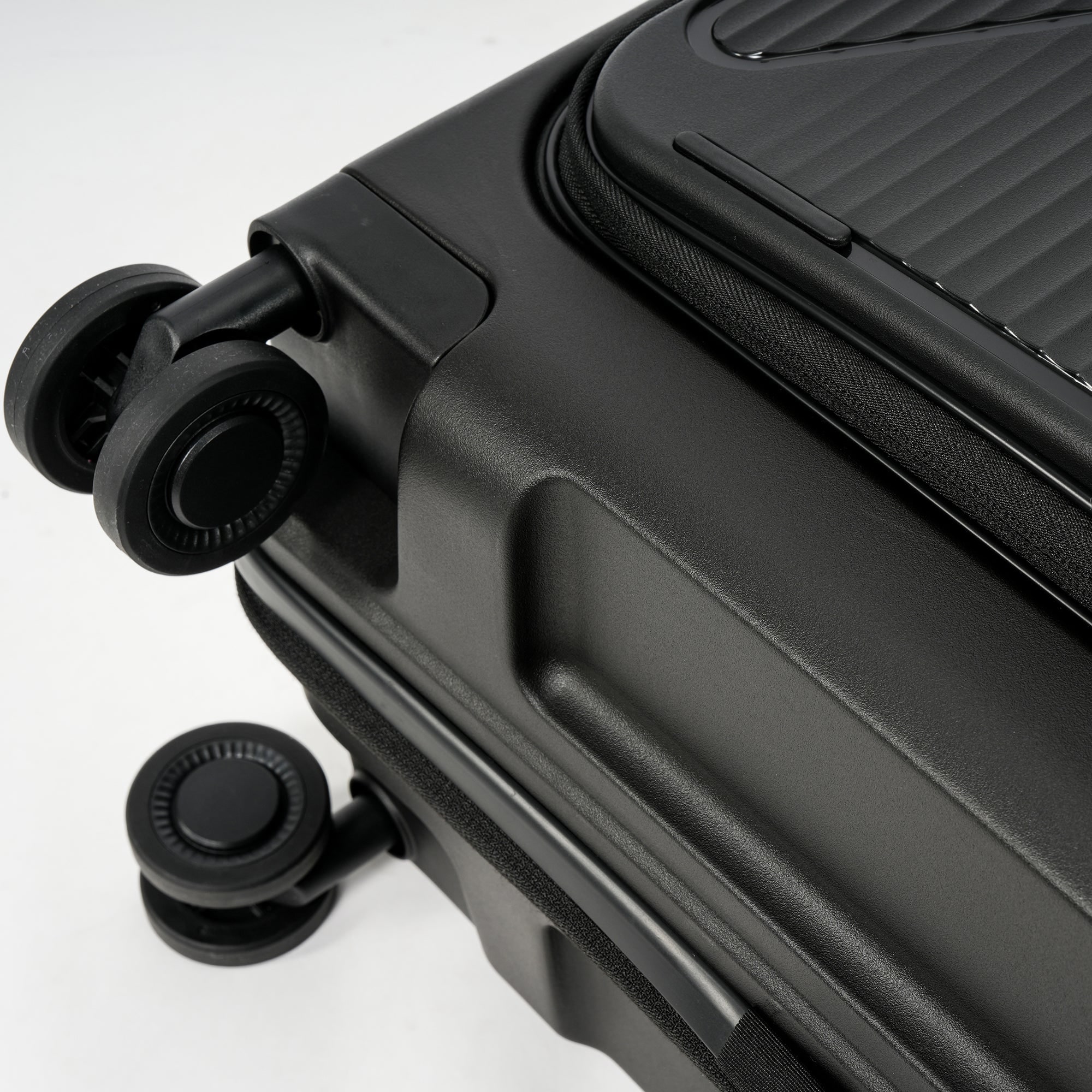 NZTourist Primo Dual Open 77cm Suitcase - Black view 10