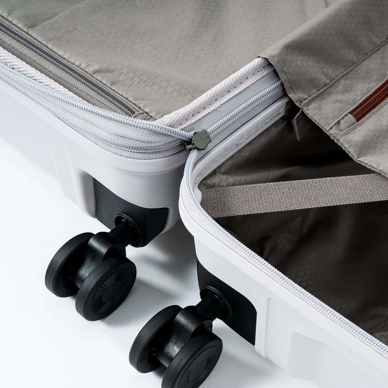 San Michelle AeroGlide 55cm Suitcase - Grey view 13