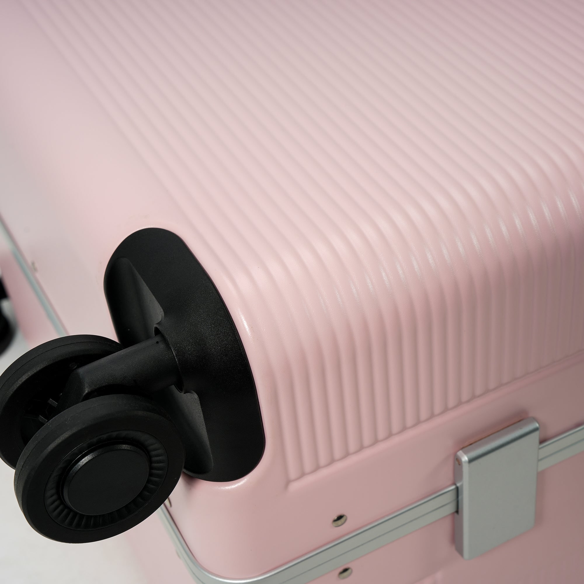 San Michelle FrameLock Pro Suitcase 56cm - Pink view 6