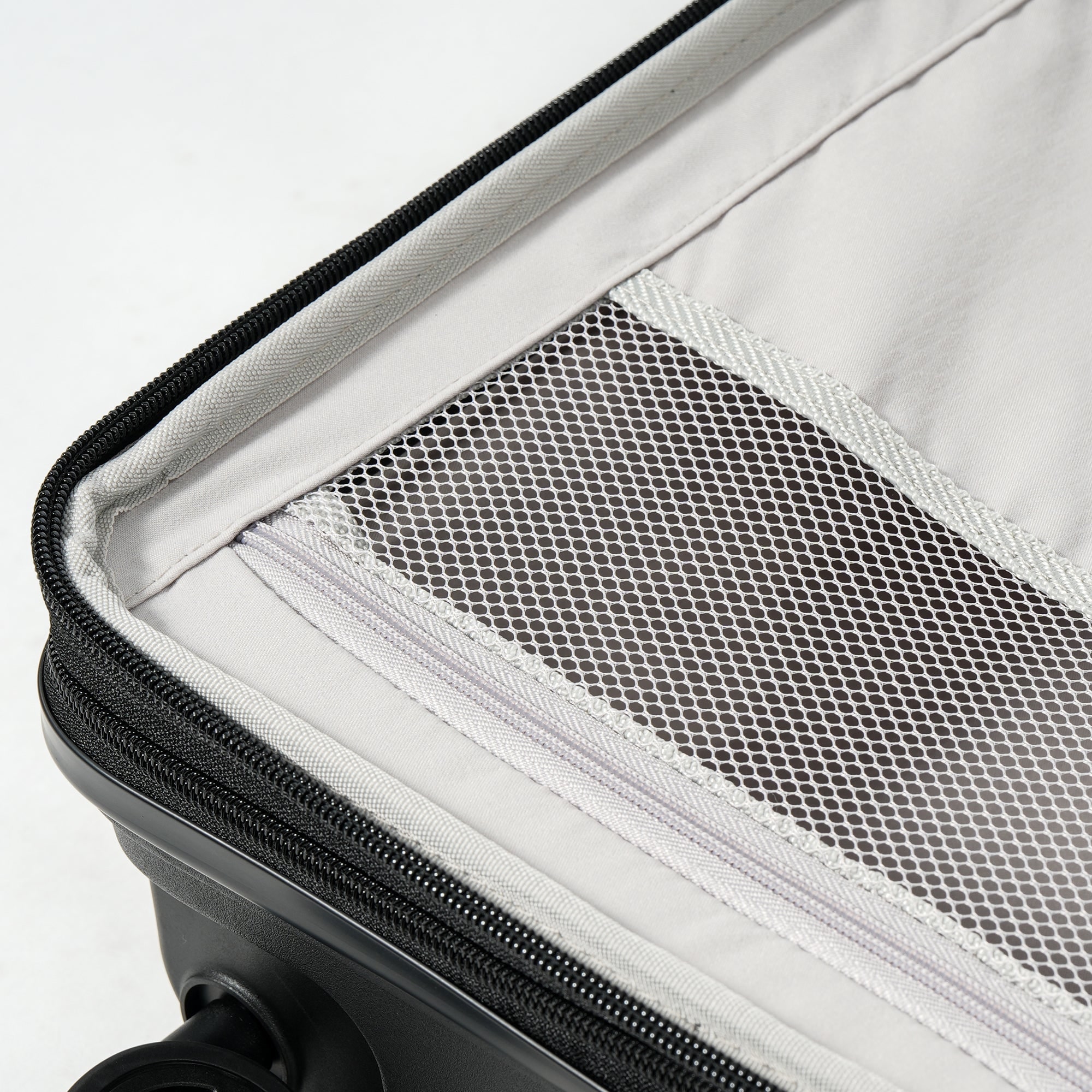 San Michelle Stride Pro Suitcase 55cm - Black view 9