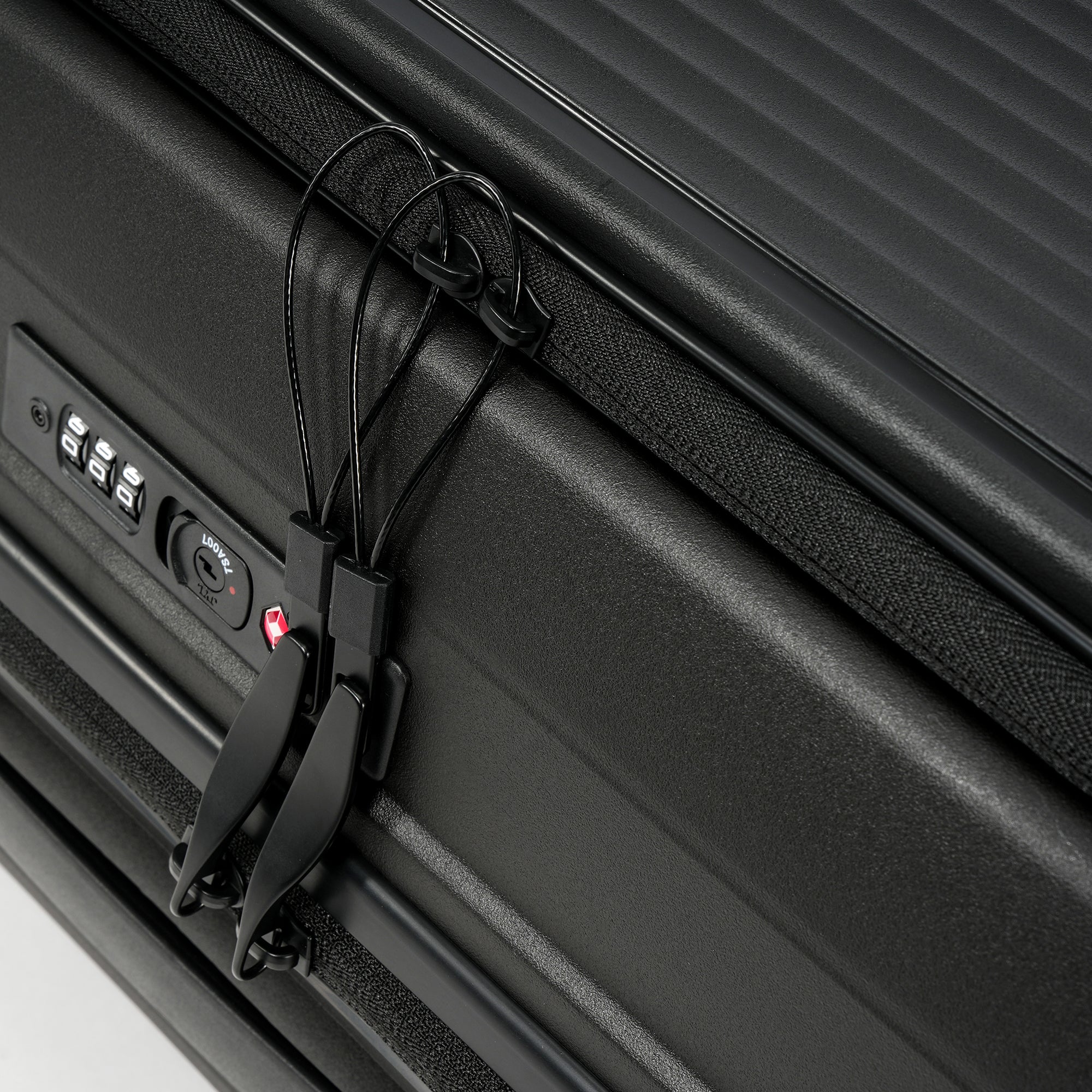 NZTourist Primo Dual Open 66cm Suitcase - Black