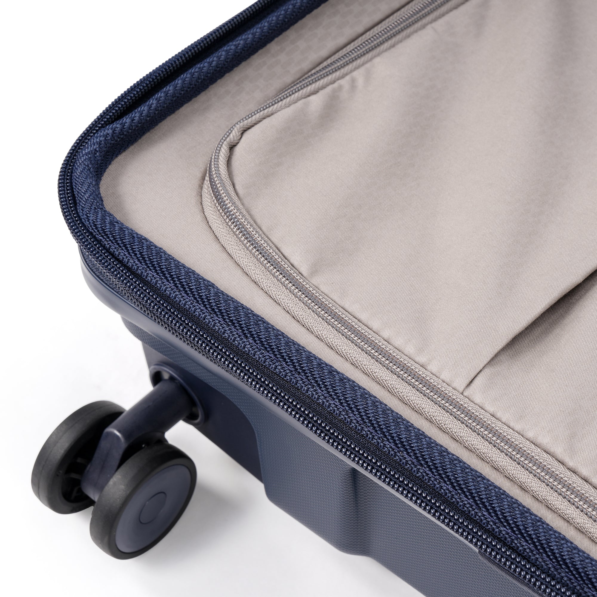 NZTourist CoreLite 67cm Suitcase - Navy