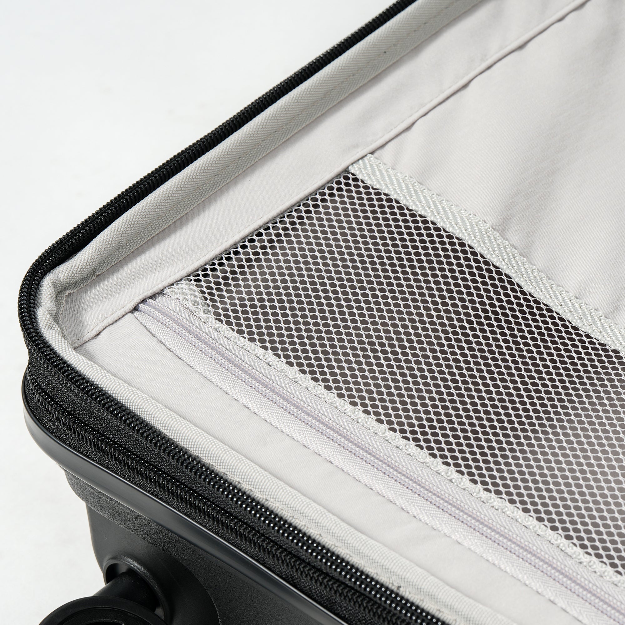 San Michelle Stride Pro Suitcase 77cm - Black