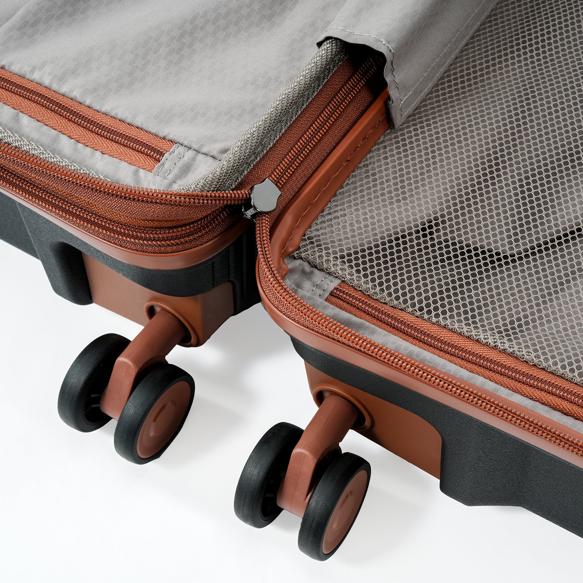 NZTourist Terra Luxe 76cm Suitcase - Black