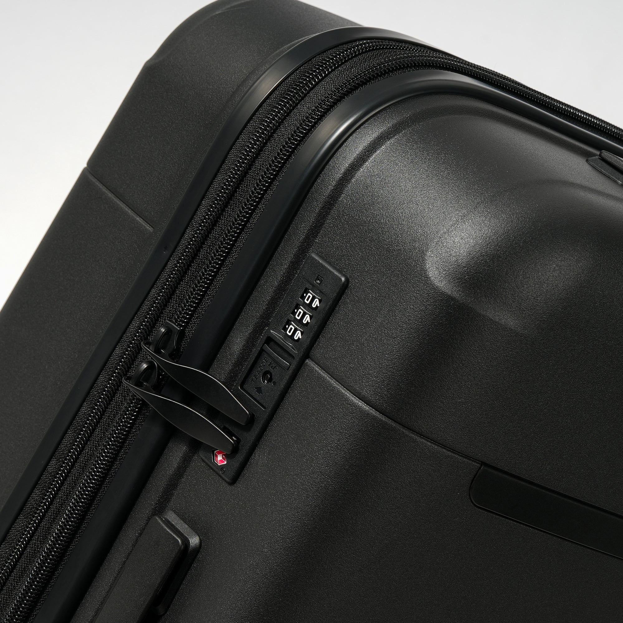 San Michelle Stride Pro Suitcase 77cm - Black