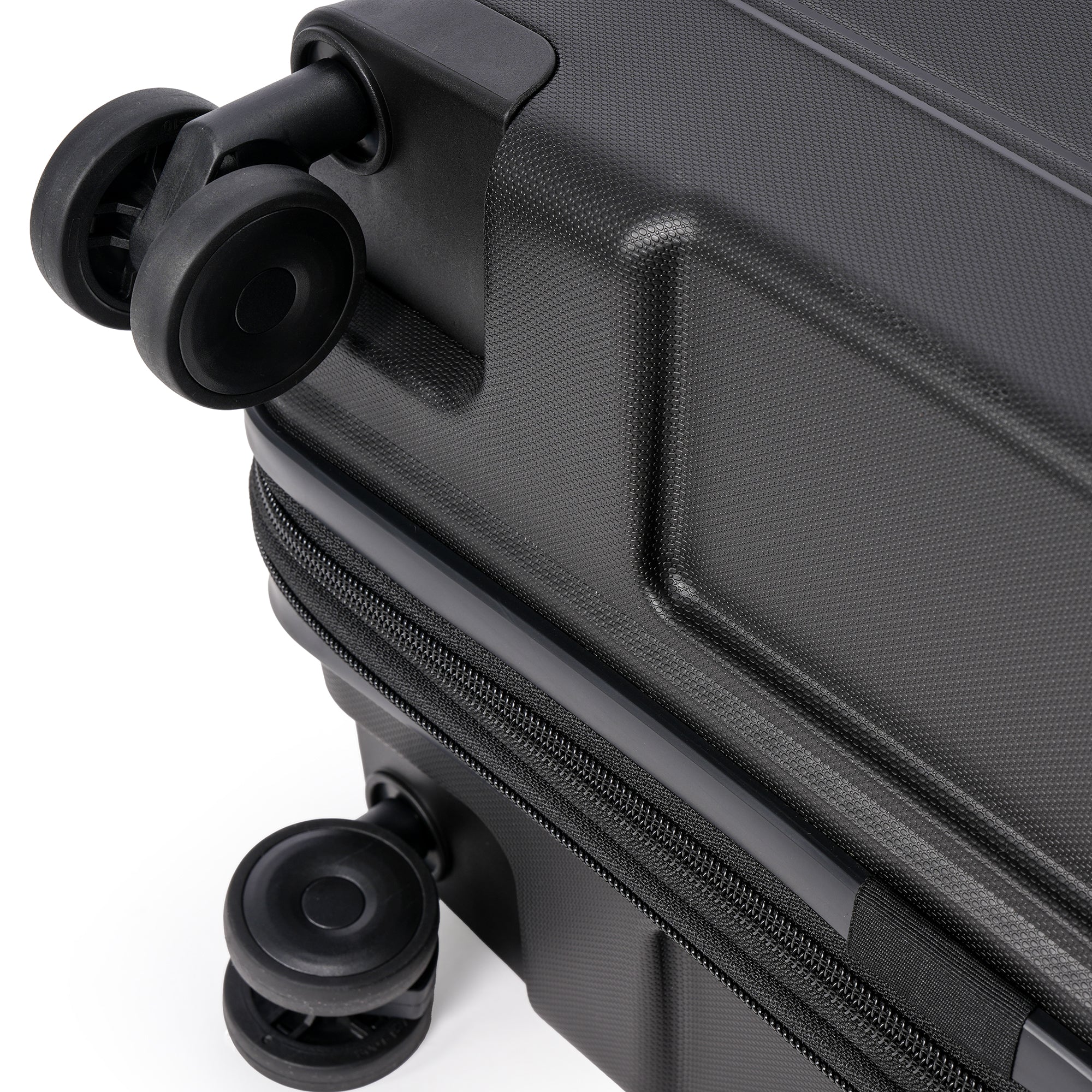 NZTourist CoreLite 67cm Suitcase - Black
