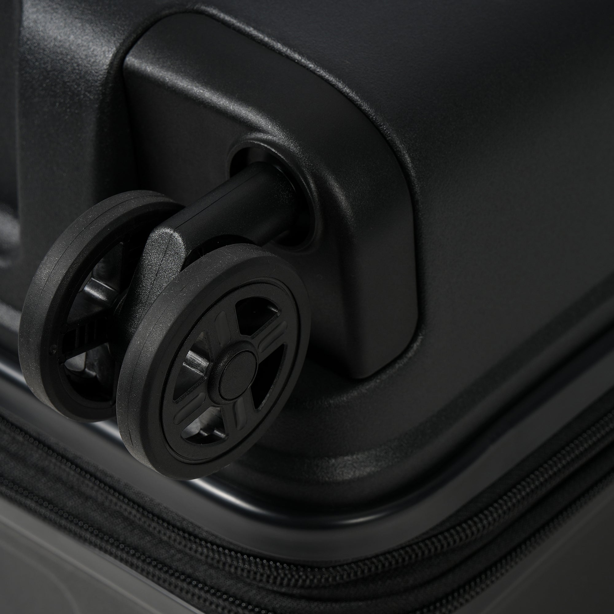 San Michelle Stride Pro Suitcase 77cm - Black