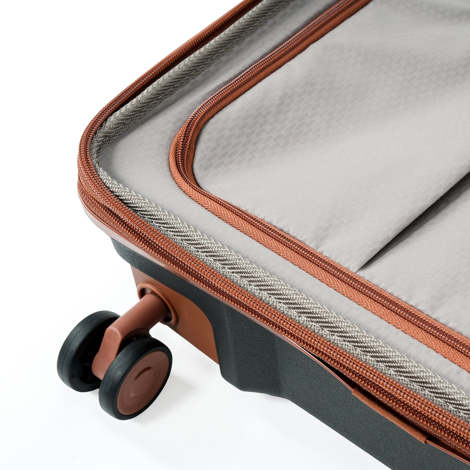 NZTourist Terra Luxe 67cm Suitcase - Black