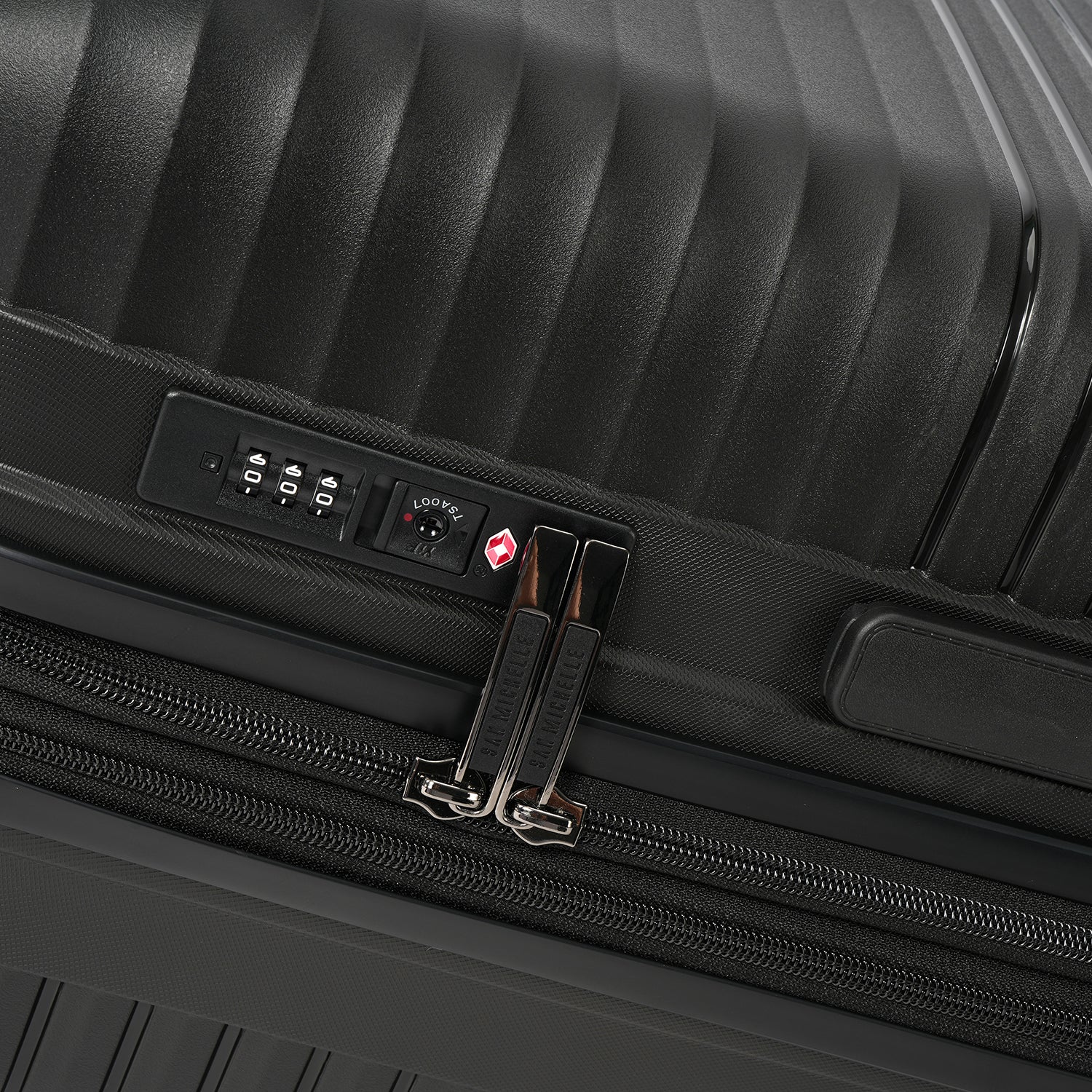 San Michelle AeroGlide 77cm Suitcase - Black