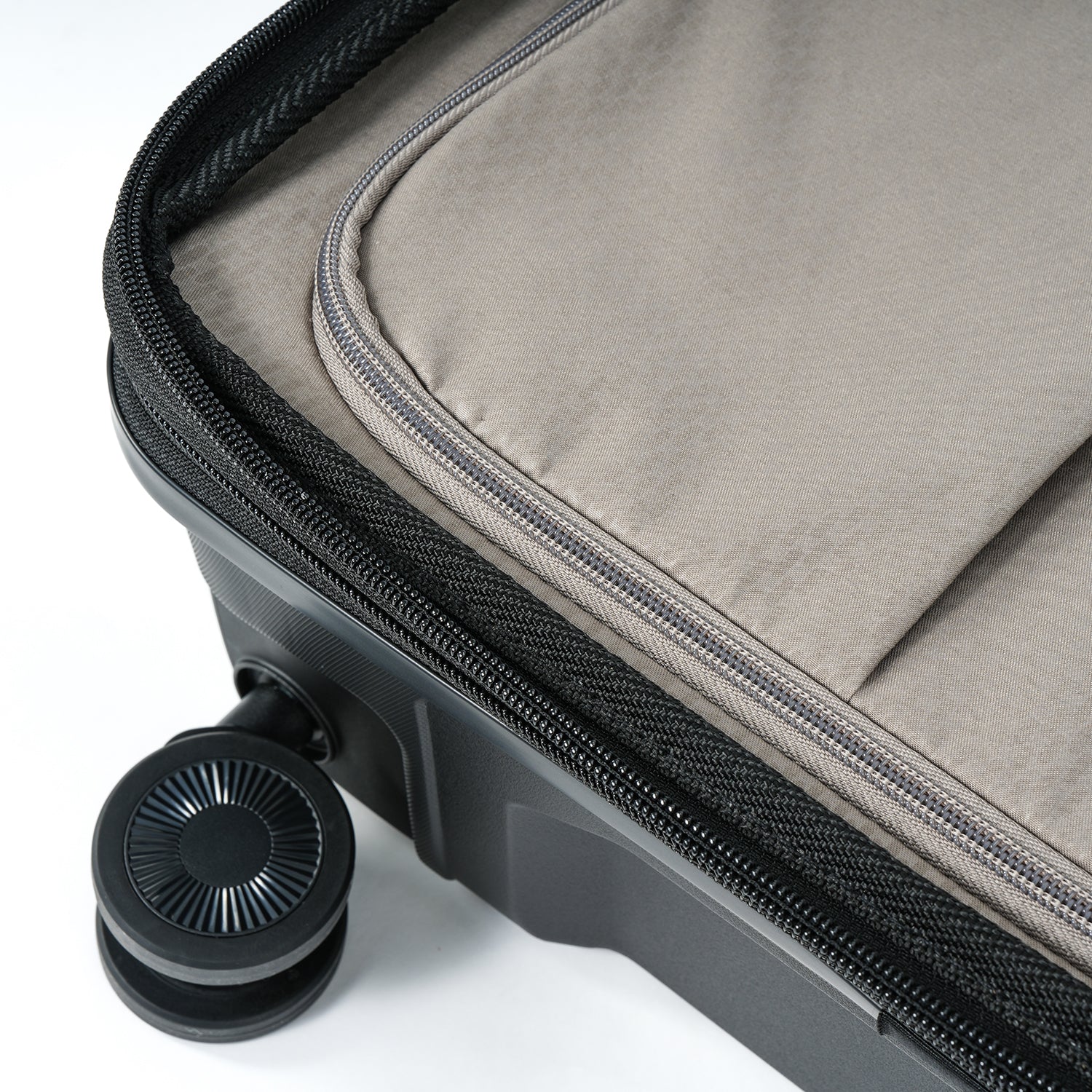 San Michelle AeroGlide 77cm Suitcase - Black