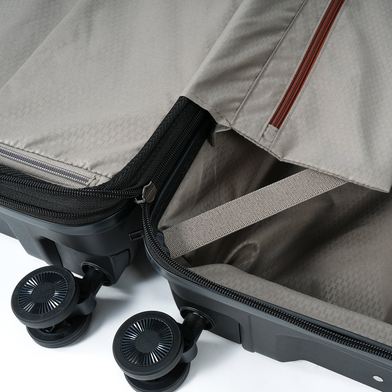 San Michelle AeroGlide 66cm Suitcase - Black