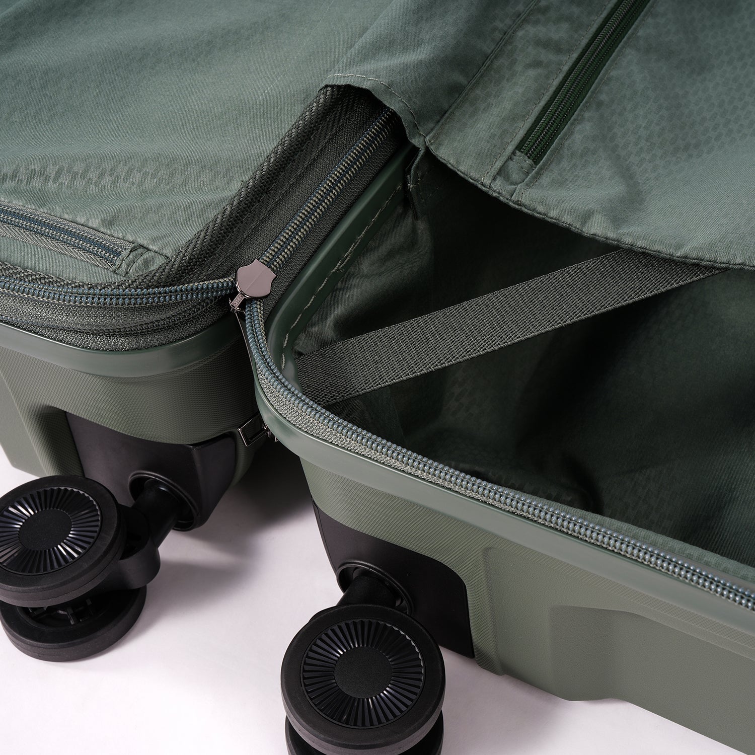 San Michelle AeroGlide 77cm Suitcase - Green