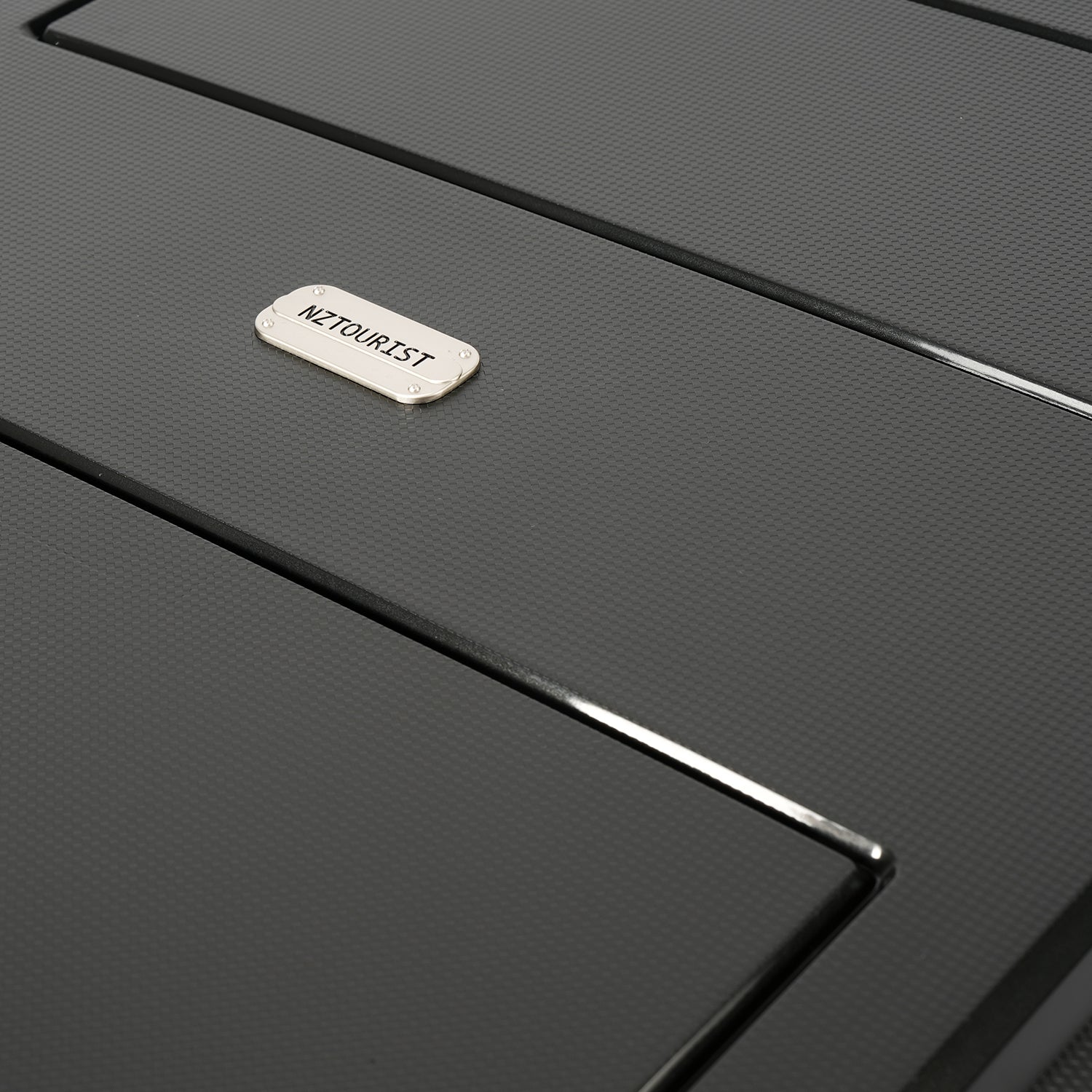 NZTourist Urban Trek 75cm Suitcase - Black