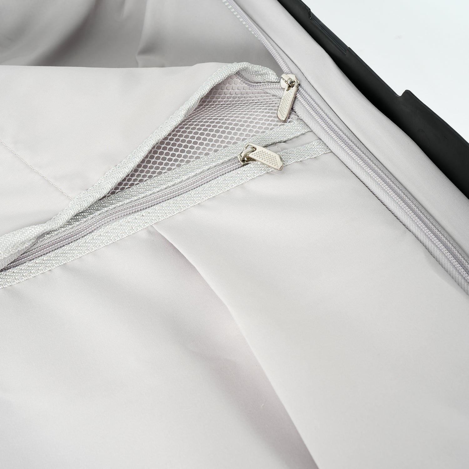 NZTourist Urban Trek 75cm Suitcase - Black