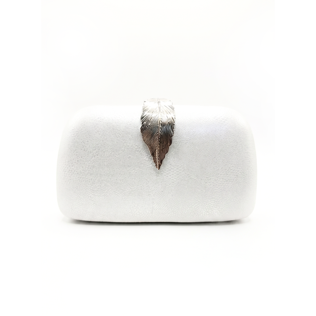 laura-clutch-bag-silver-01_49e56e61-f9e5-48fb-9a9f-f5e187807460.png
