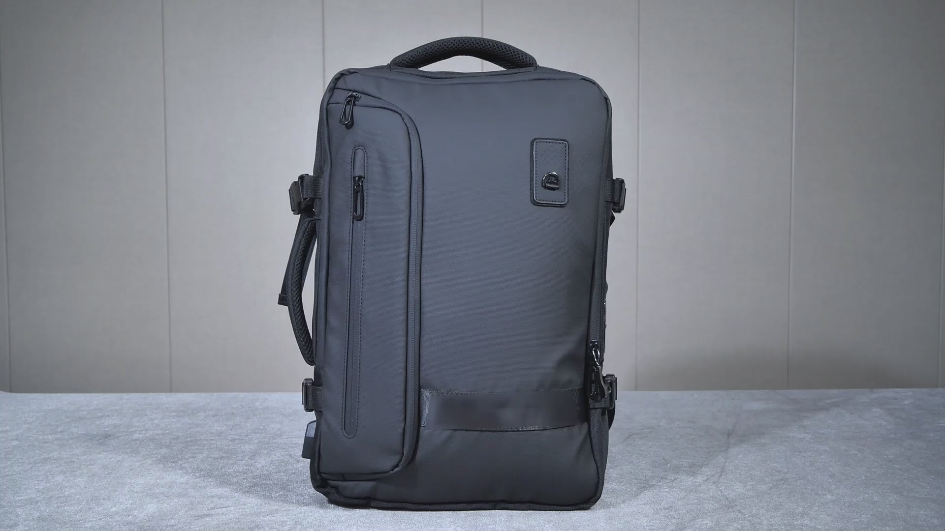 Echo Smart Backpack - Vacuum Compression & Fingerprint Locking System